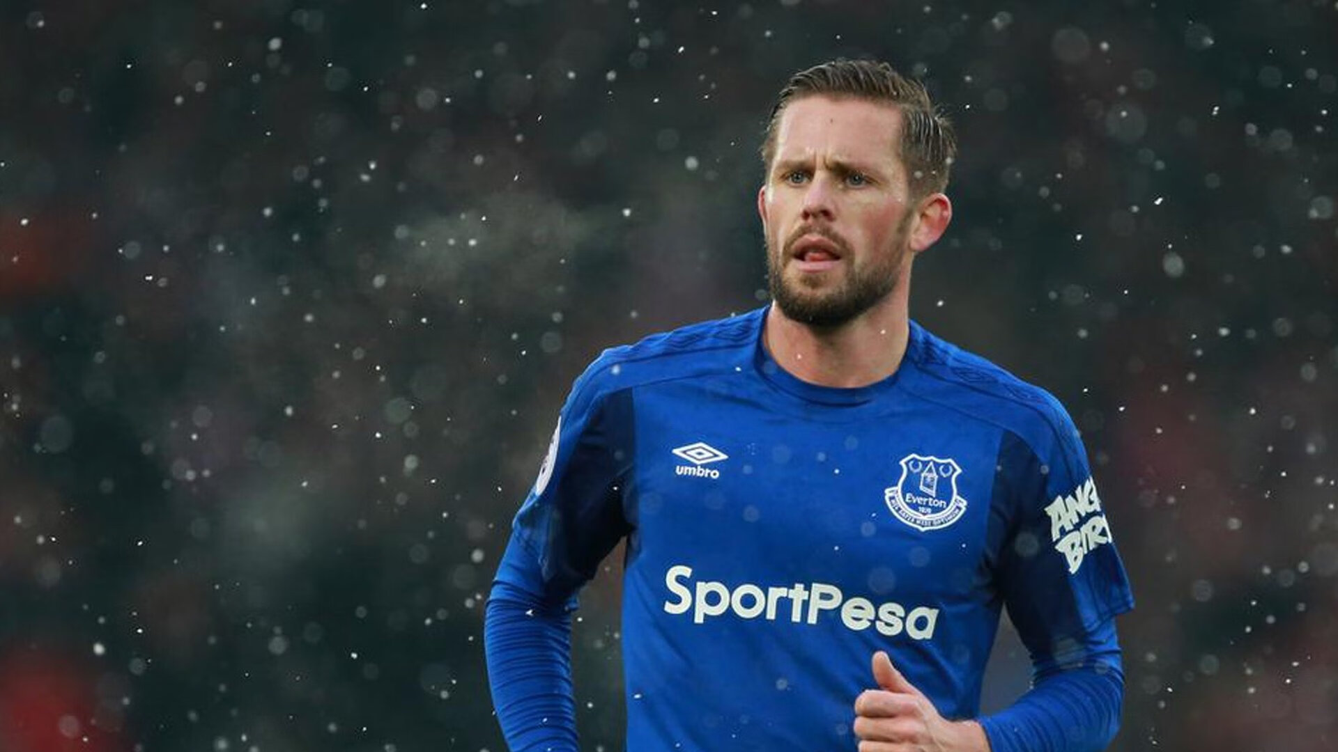 世界杯中国队迎战 球迷激情点燃全场，世界杯赛中国队